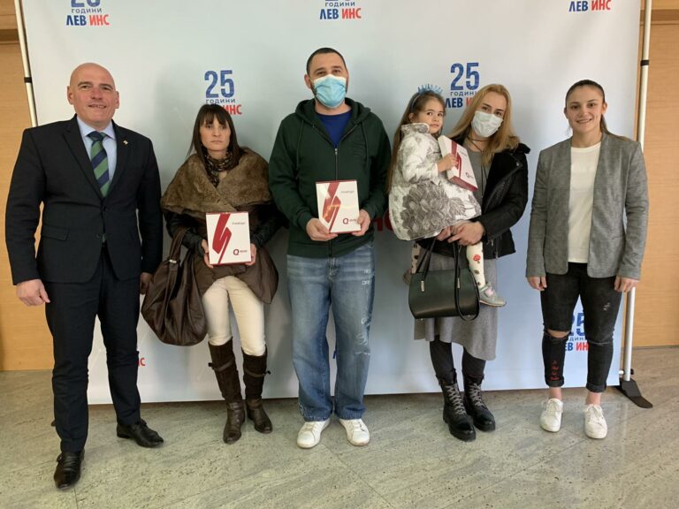 Първите спечелили от томболата на социалната кампания на Лев Инс Пази детето в интернет, получиха своите награди &raquo; viber image 2022 02 15 15 06 12 009 5