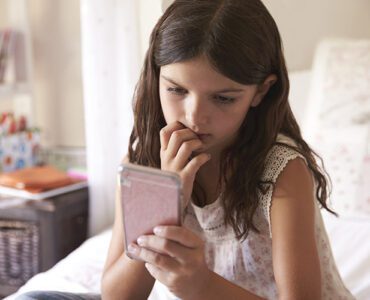 Как да разпознаем ранните знаци на онлайн злоупотреба срещу децата