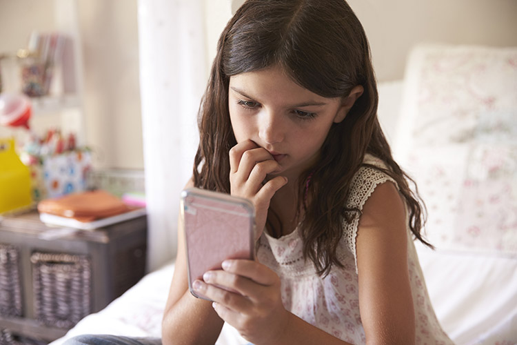 Как да разпознаем ранните знаци на онлайн злоупотреба срещу децата