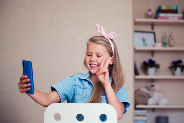 fashion-girl-blogger-video-chating-making-v-sign